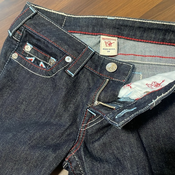 TRUE RELIGION WLHJ58FE2 Americana Chain Dark Rinse Capri Jeans $209 EUC 28 - Picture 9 of 13